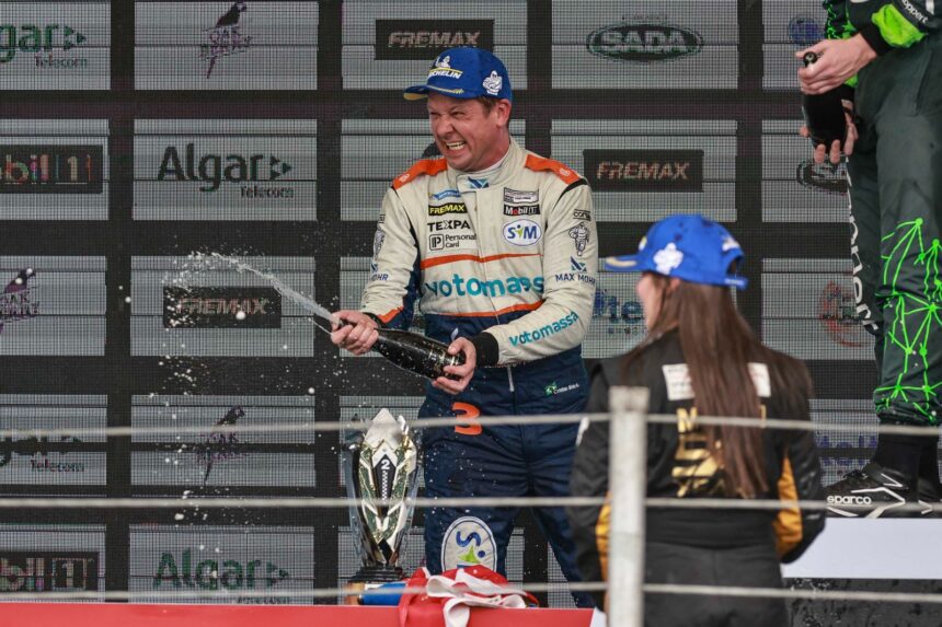 Piloto de Blumenau conquista segundo lugar na final da Sprint Challenge da Porsche Cup Piloto de Blumenau conquista segundo lugar na final da Sprint Challenge da Porsche Cup