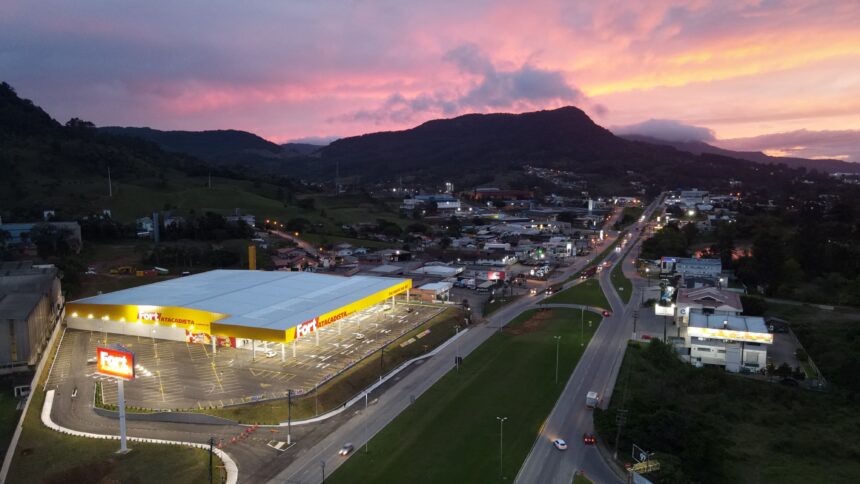 Inauguração: Fort Atacadista investe R$60 milhões em nova loja em Joinville Inauguração: Fort Atacadista investe R$60 milhões em nova loja em Joinville