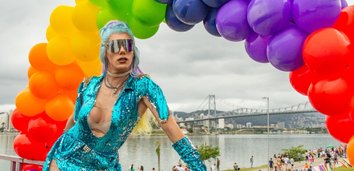 A 17ª Parada LGBTI+ de Floripa tá chegando! Veja os detalhes