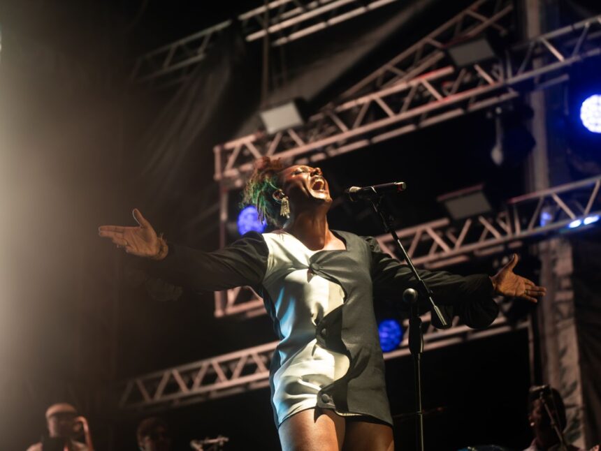 ARVO anuncia retorno em 2025 com Liniker confirmada para o palco principal do festival mais solar de Floripa