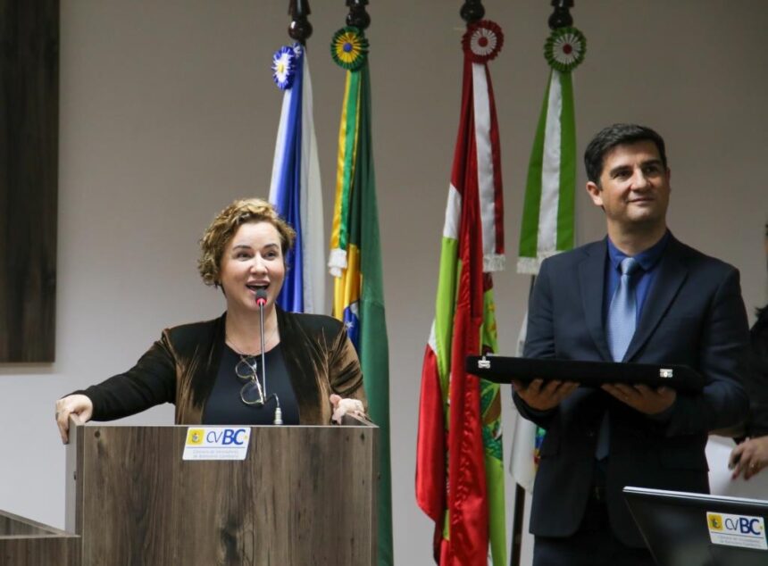 Hoteleira Andrezza Negrini foi homenageada com título de Cidadã Benemérita de Balneário Camboriú