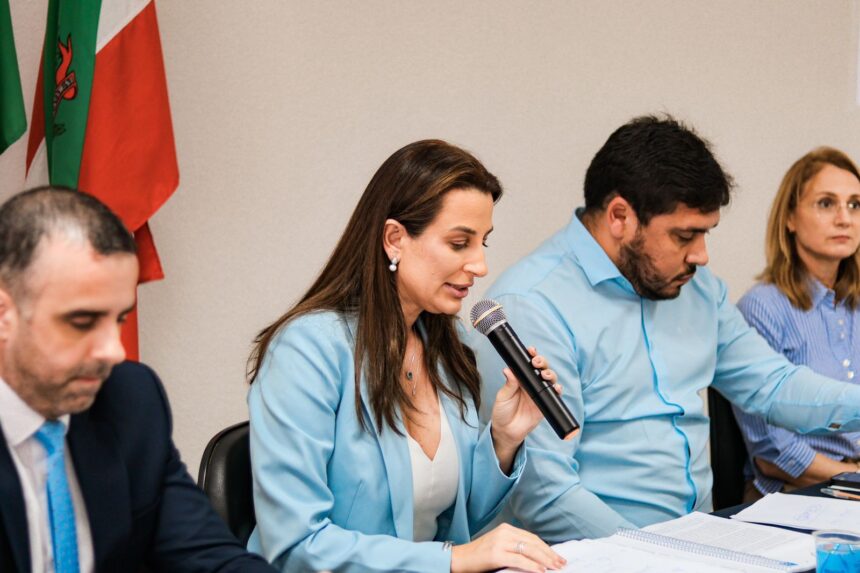 JULIANA PAVAN APRESENTA DETALHES DA REFORMA ADMINISTRATIVA
