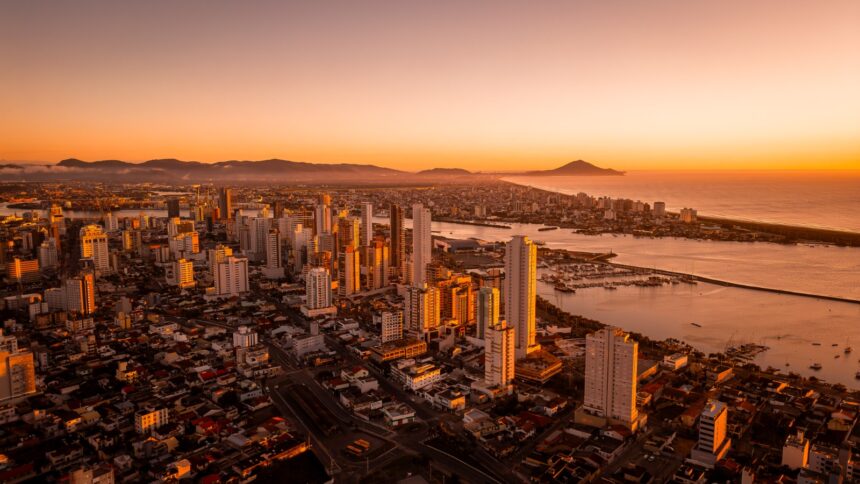 Posição estratégica e crescimento econômico de Itajaí alavanca setor da construção civil