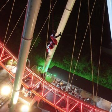 Papai Noel Radical descerá de rapel na FG Big Wheel em Balneário Camboriú