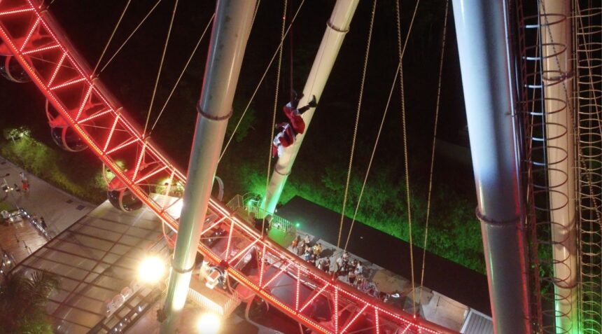 Papai Noel Radical descerá de rapel na FG Big Wheel em Balneário Camboriú