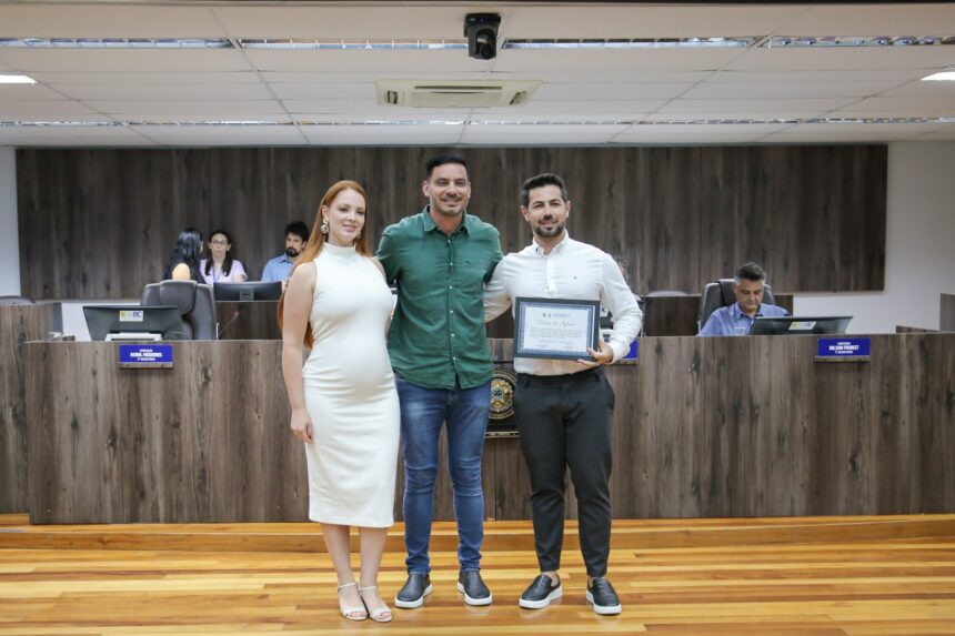 Bruno Cassola recebe Moção de Aplauso da Câmara de Vereadores de Balneário Camboriú