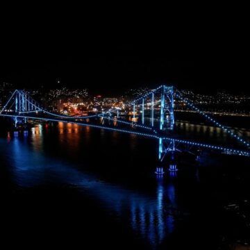 Florianópolis celebra a nova iluminação da Ponte Hercílio Luz