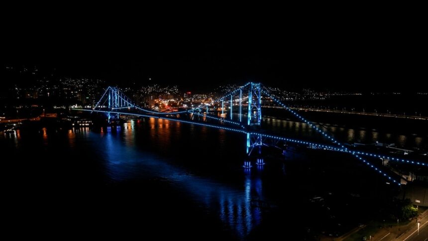Florianópolis celebra a nova iluminação da Ponte Hercílio Luz