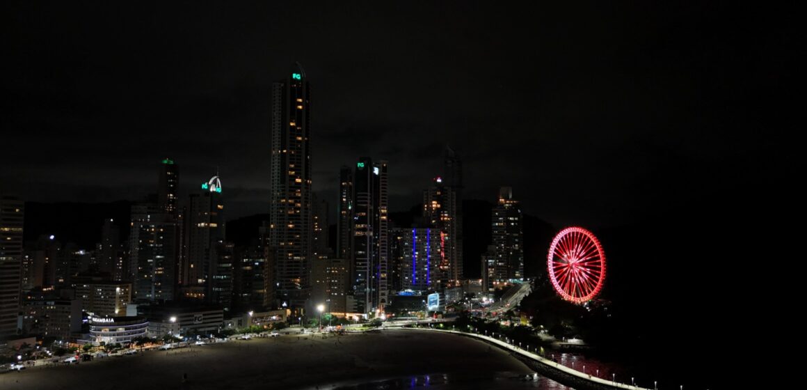 Show de luzes na FG Big Wheel celebra o Ano Novo Chinês