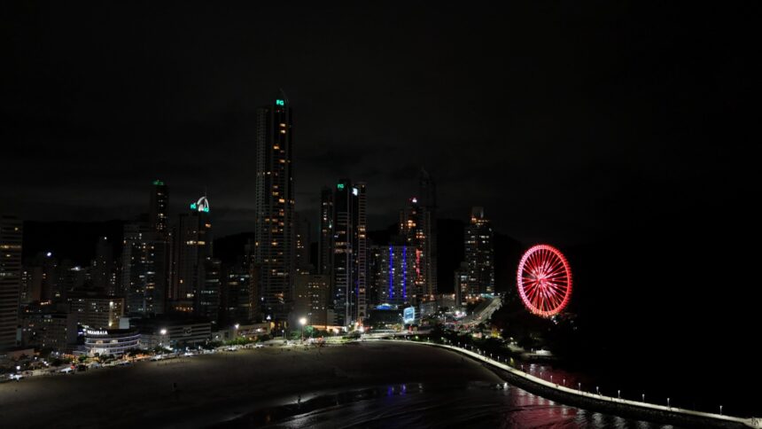 Show de luzes na FG Big Wheel celebra o Ano Novo Chinês
