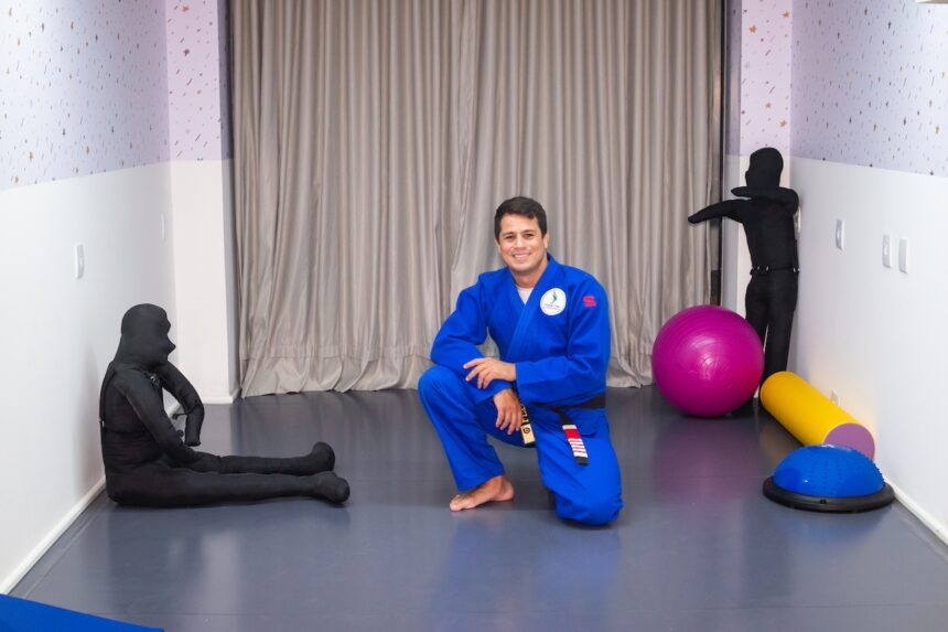 Pioneiro em artes marciais inclusivas, Felipe Nilo participa da inauguração da Mov Kids em Balneário Camboriú