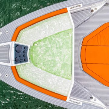 Iate brasileiro com piscina que usa água do mar estreia nos EUA