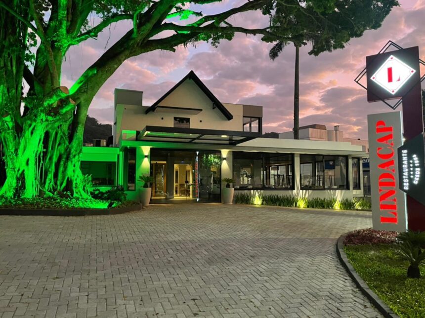 Restaurante de Florianópolis atrai famílias com área kids educativa e campo de futebol