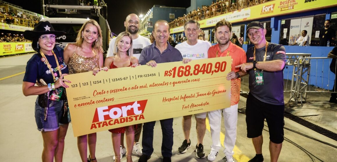 Fort Atacadista doa mais de R$ 168 mil ao Hospital Infantil Joana de Gusmão no Desfile das Escolas de Samba de Florianópolis