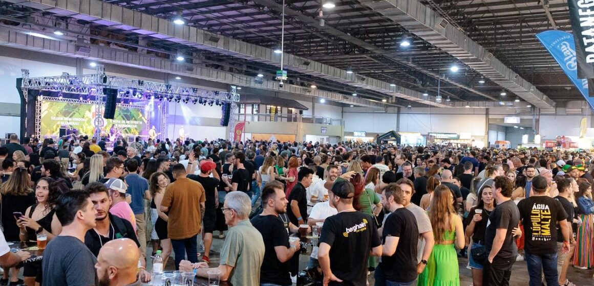 Festival Brasileiro da Cerveja reúne mais de 18 mil pessoas e consolida novo formato em Blumenau