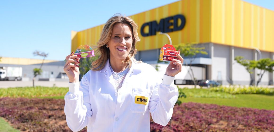 Karla Felmanas, vice-presidente da Cimed, celebra sucesso de seu livro