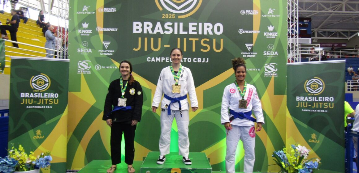 Atleta de Blumenau é campeã brasileira de jiu-jitsu