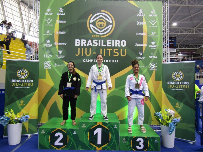 Atleta de Blumenau é campeã brasileira de jiu-jitsu