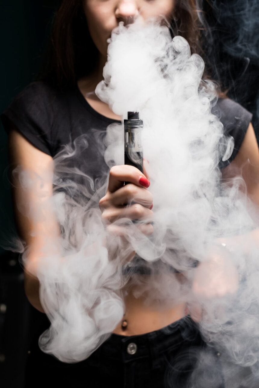 Pneumologista alerta para os riscos à saúde causados pelos cigarros eletrônicos