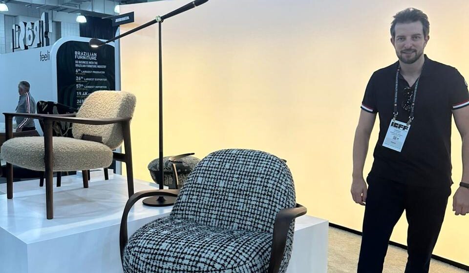 Designer catarinense visita feira de móveis em Nova Iorque