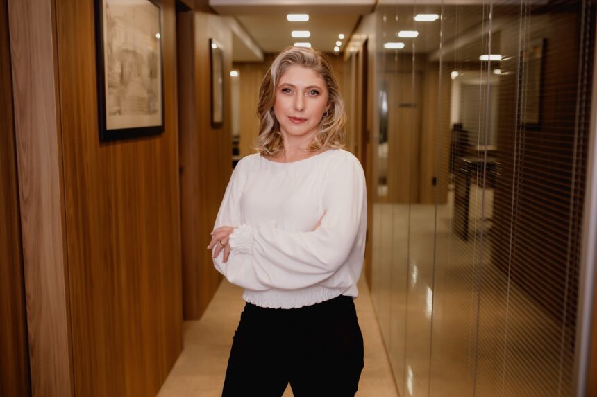 Advogada de Blumenau participa de obra sobre insolvência no Brasil