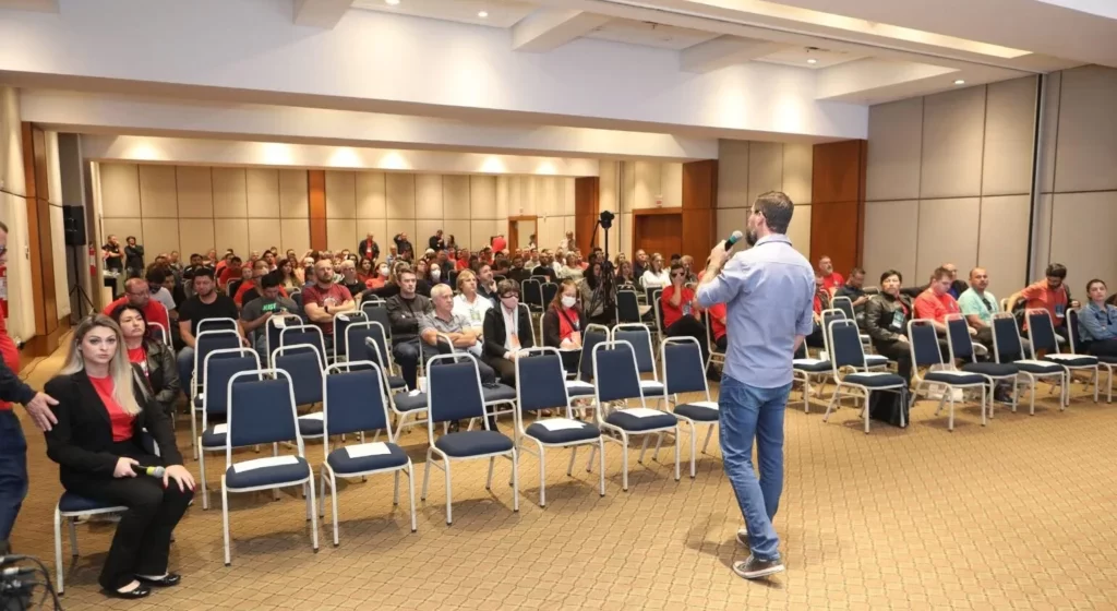 Congresso em Blumenau discutirá manutenção da Celesc como empresa pública