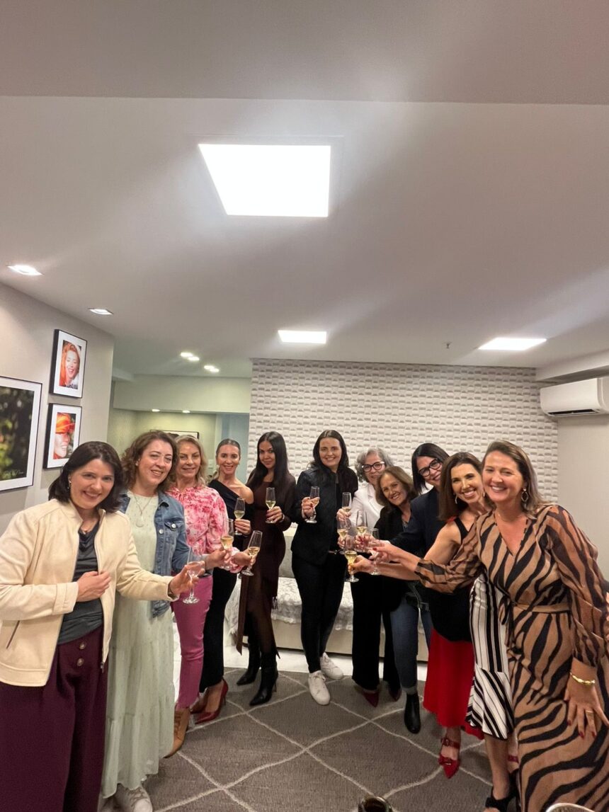 Clínica Nouva Smile realiza encontro especial para mulheres com acolhimento, conexão e conhecimento
