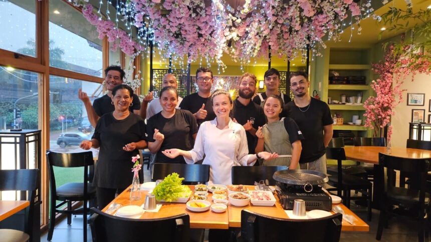 DoshiraKorea valoriza excelência no atendimento com treinamento especial da chef Katia Cho antes do lançamento do Korean BBQ