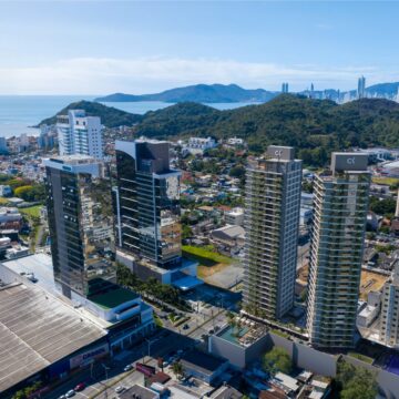 Conheça a avenida que se tornou vitrine de edifícios, arquitetos e grifes renomadas