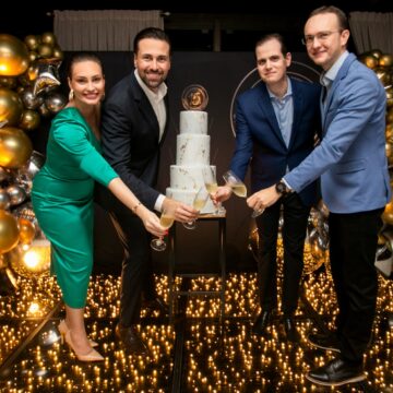 Oftalmocenter celebra 15 anos com festa e homenagens