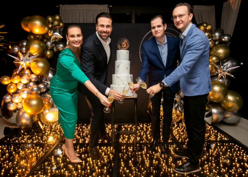 Oftalmocenter celebra 15 anos com festa e homenagens
