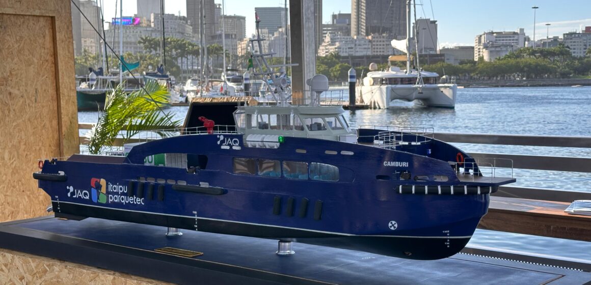 Santa Catarina recebe maquete do primeiro barco movido a hidrogênio verde