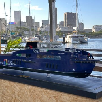 Santa Catarina recebe maquete do primeiro barco movido a hidrogênio verde
