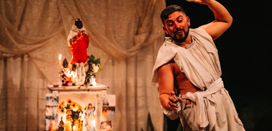 Peça de teatro que aborda religiões de matriz africana é apresentada em Itapema 