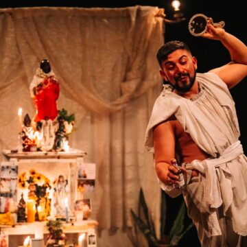 Peça de teatro que aborda religiões de matriz africana é apresentada em Itapema 