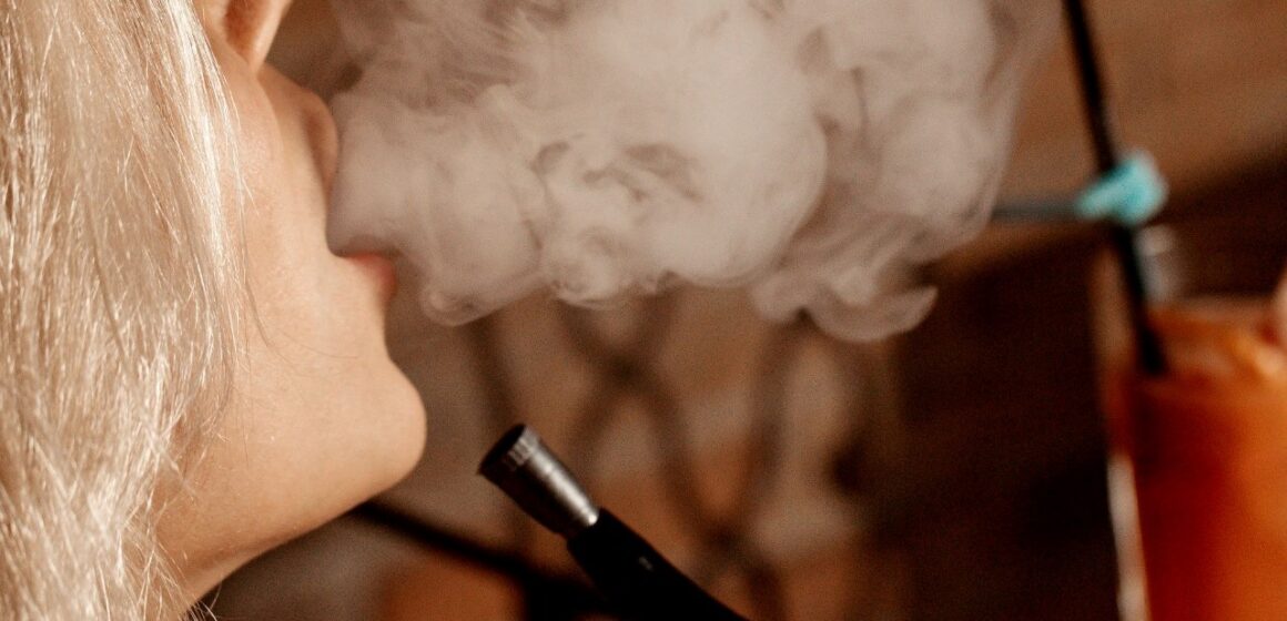 PNEUMOLOGISTA ALERTA PARA OS RISCOS À SAÚDE CAUSADOS PELOS CIGARROS ELETRÔNICOS