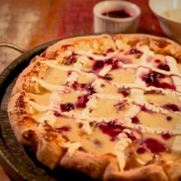 Sobremesas que saem do forno: pizzaria transforma doces clássicos em pizza