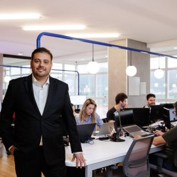 Escola de SC lança guia exclusivo gratuito para ensinar corretores de imóveis a usar IA no dia a dia