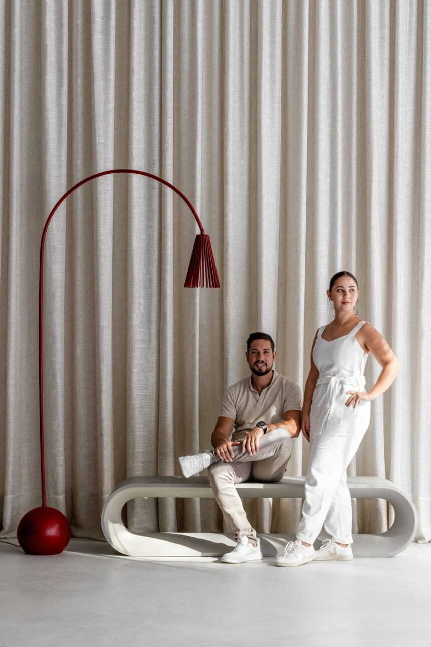 Revelo, em Itapema, apresenta mobiliário autoral de renomados designers nacionais, com fama internacional 