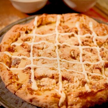 A reinvenção da cuca: doce típico do Sul agora sai do forno em formato de pizza