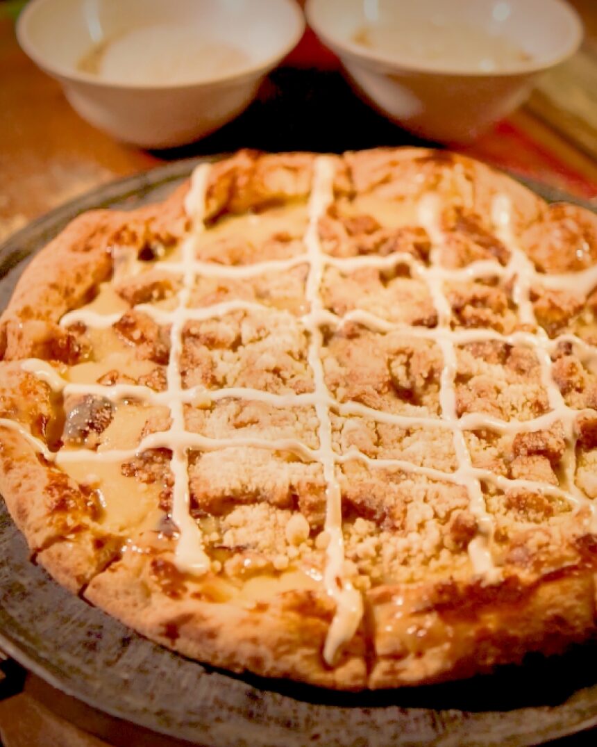 A reinvenção da cuca: doce típico do Sul agora sai do forno em formato de pizza