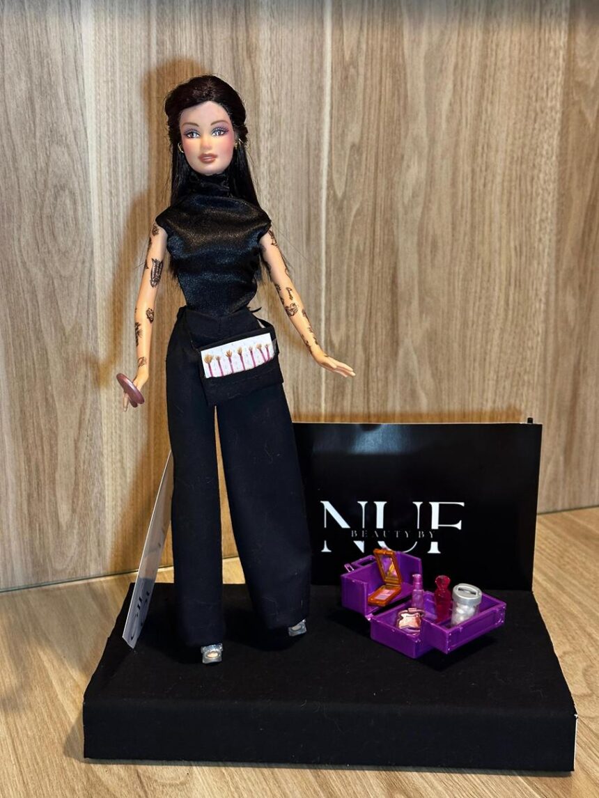Barbie Esperança by CBA: Nicole Ulian de Freitas e sua filha Noele Ulian de Freitas Botero unem arte, moda e solidariedade em prol da APAE