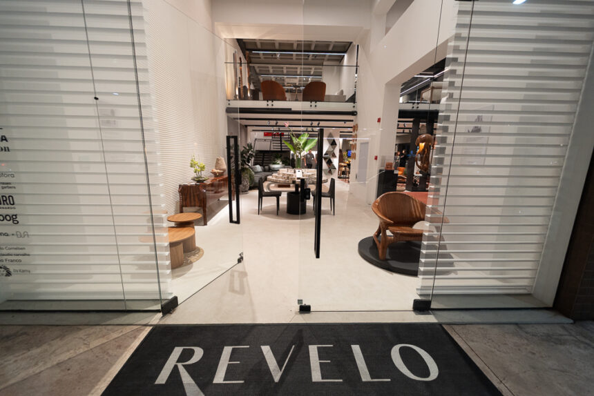 Inauguração da Revelo Móveis, em Itapema, tem presença de ícones do design nacional