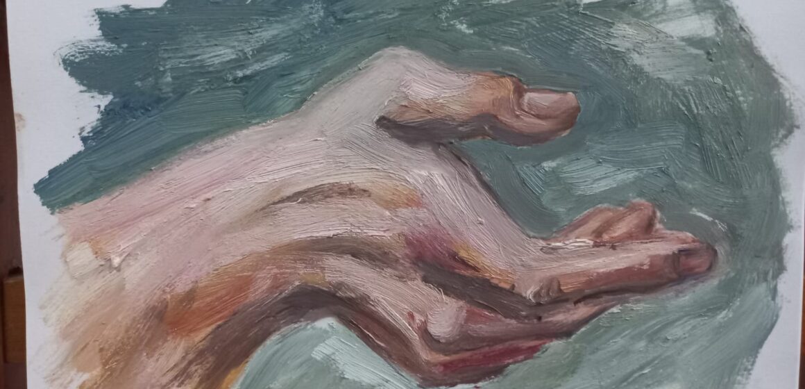 “Mãos que Servem”: elaborada por artistas de diferentes idades, mostra é exibida no Balneário Shopping