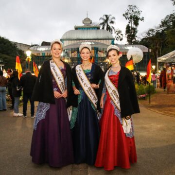 Realeza da Oktoberfest Blumenau participa da Bauernfest em Petrópolis no Rio de Janeiro