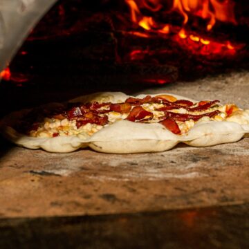 Noite da Pizza na Pousada Estaleiro Guest House promete sabor, charme e boa música no dia 18 de julho