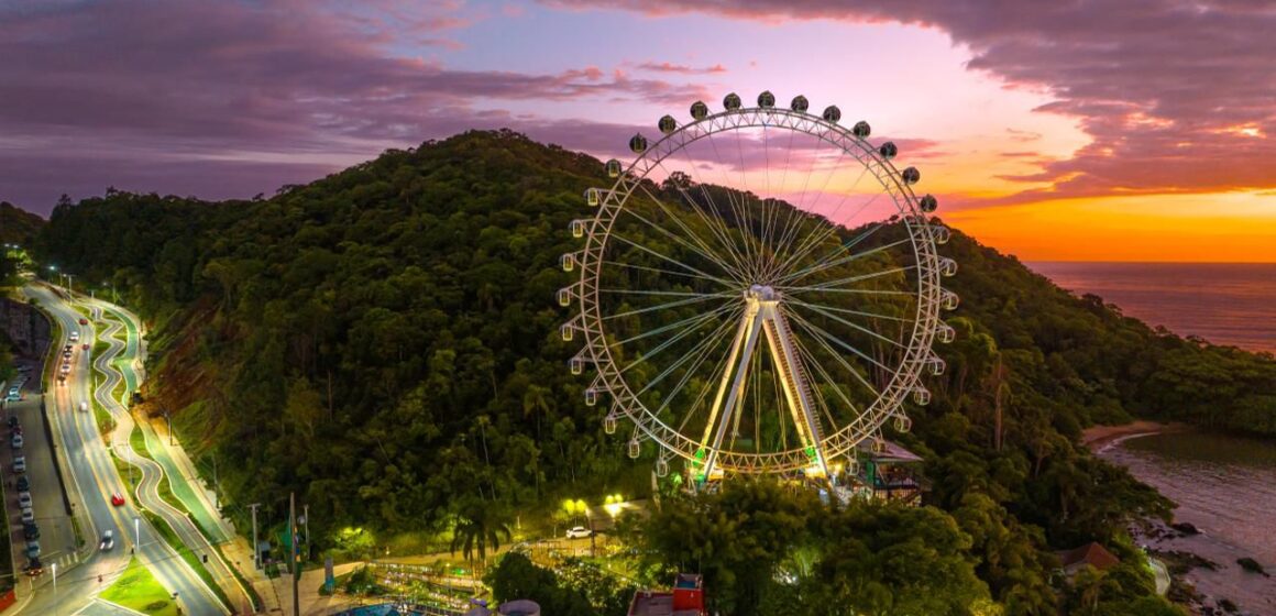 Corpo de Bombeiros de SC realiza treinamento de resgate em alturana FG Big Wheel