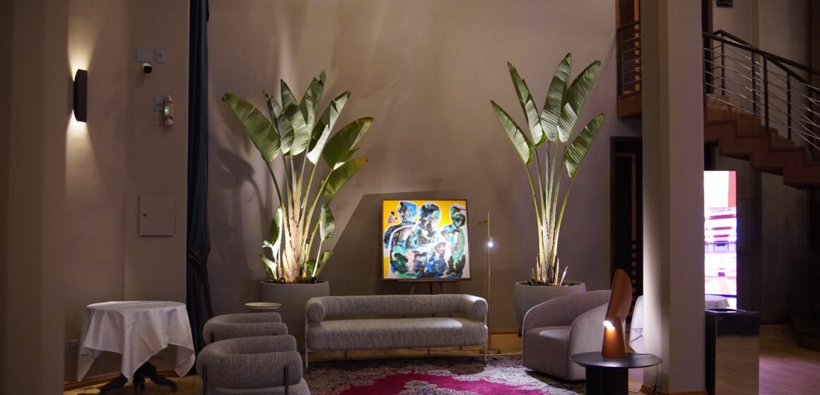 Teatro Carlos Gomes entrega Salão Centenário reformado