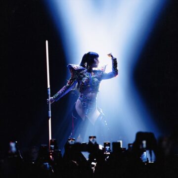 Katy Perry em Curitiba: cantora se apresenta em setembro na Arena da Baixada