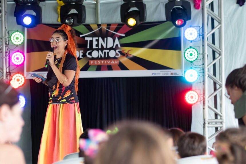 Festival Tenda de Contos SC leva 12 horas de programação gratuita a Balneário Piçarras no Dia do Folclore
